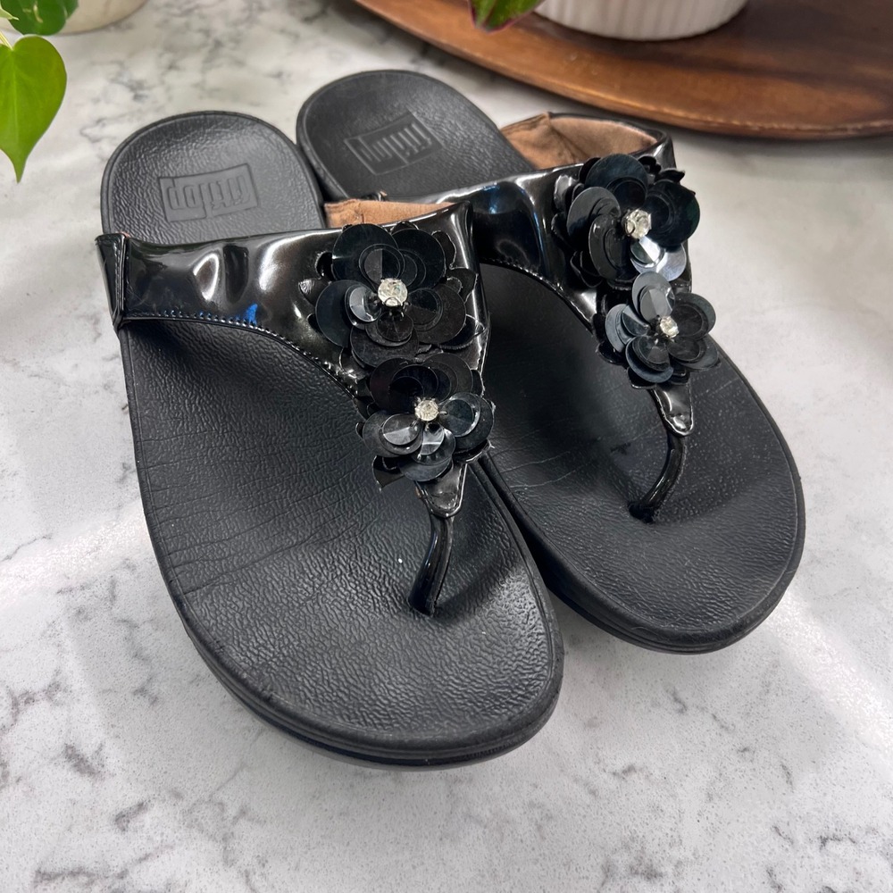 FitFlop Black Patent Floral Sequin Thong Sandals Women Size 8